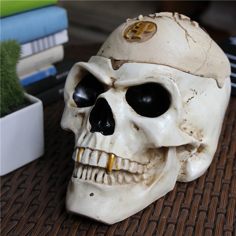 Cool Pirate Skull Resin Ashtray With Lid